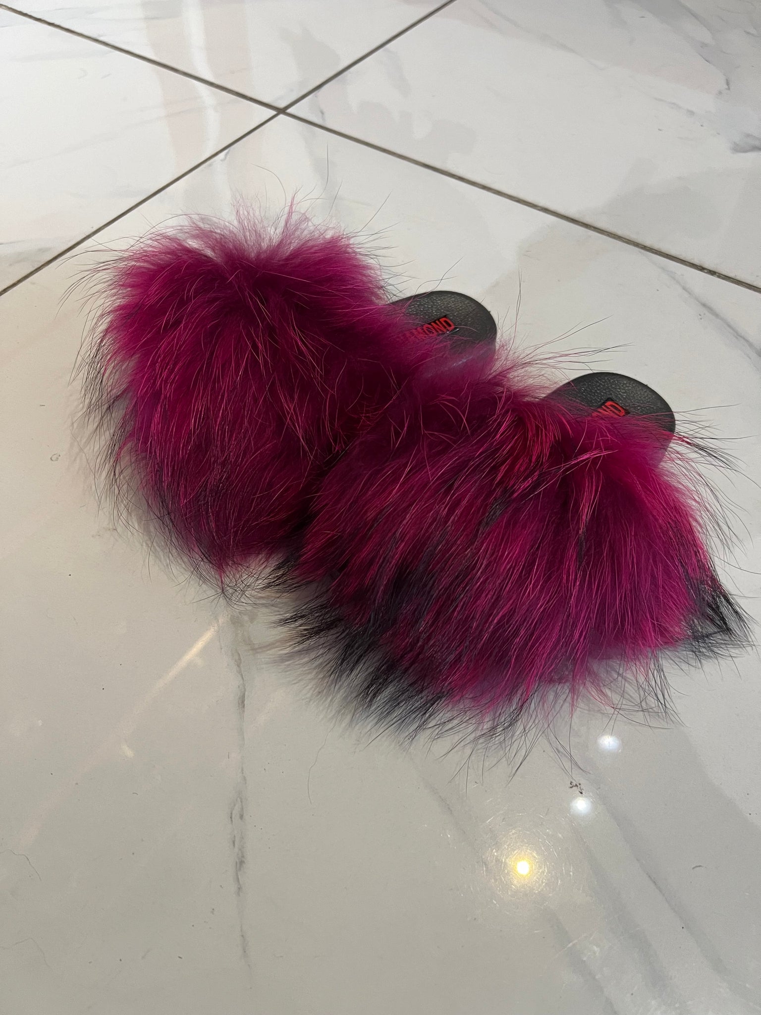 Kids faux fur slides dark burgundy