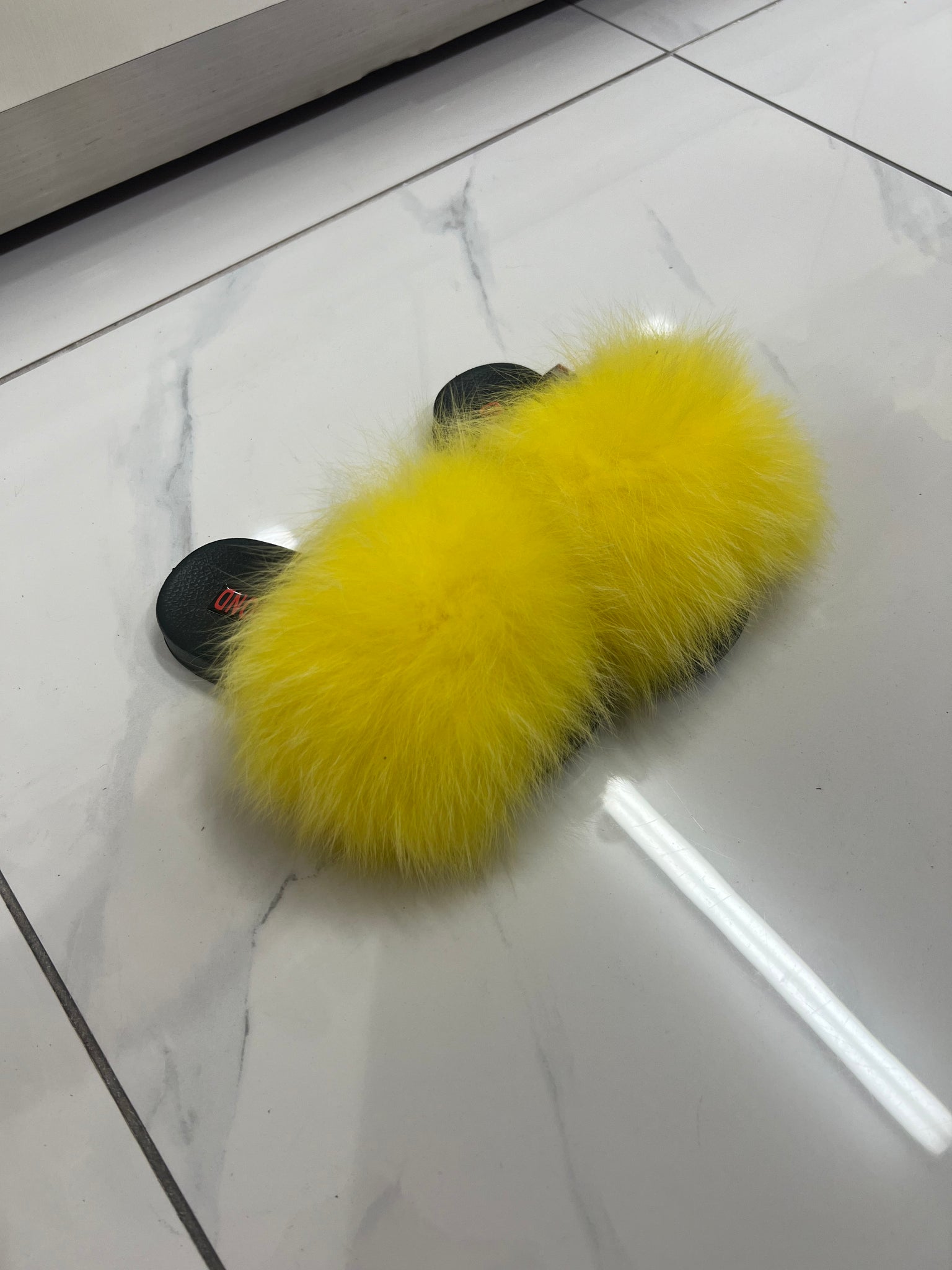 Kids faux fur slides yellow