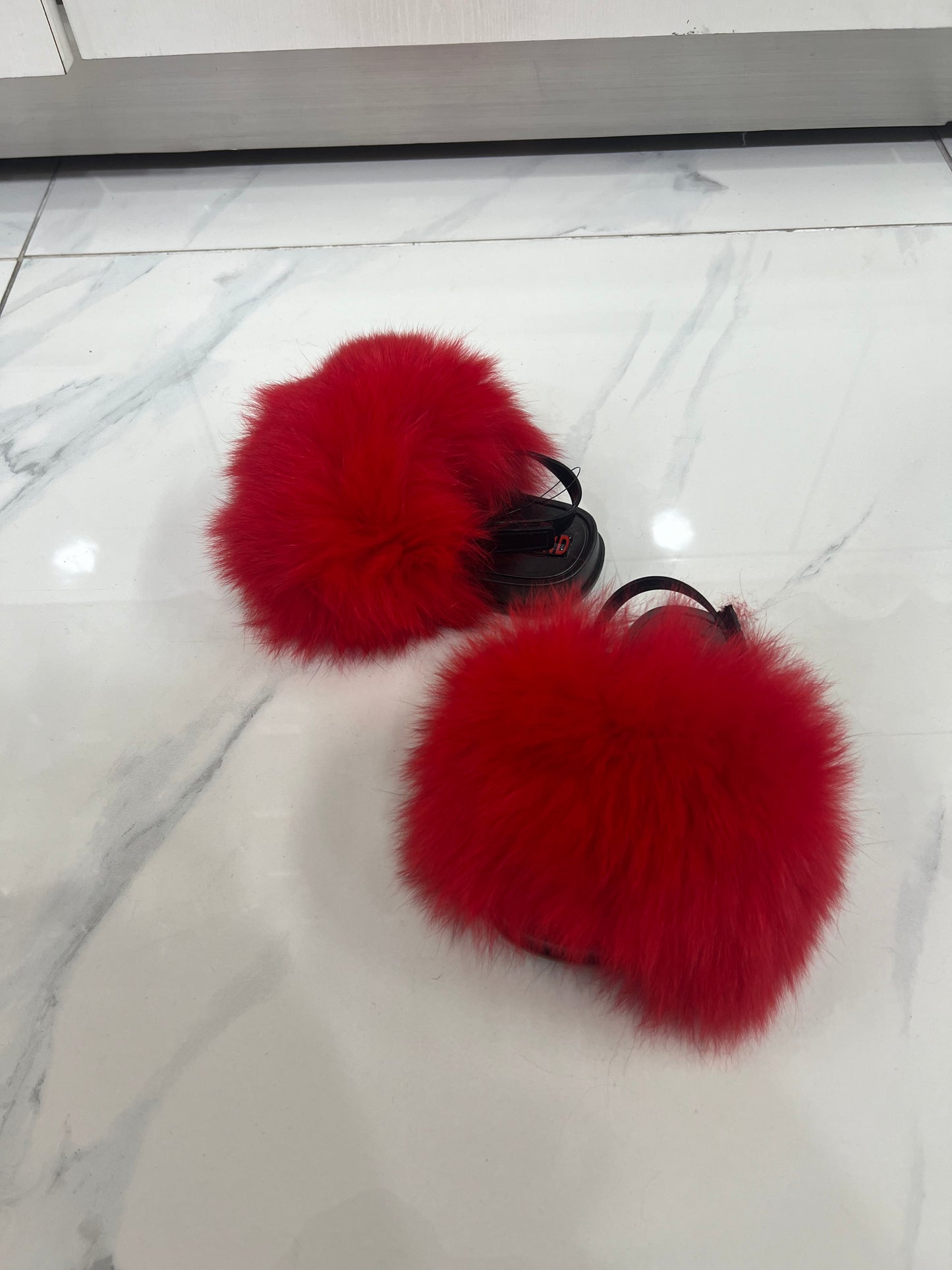Toddler faux fur slides red