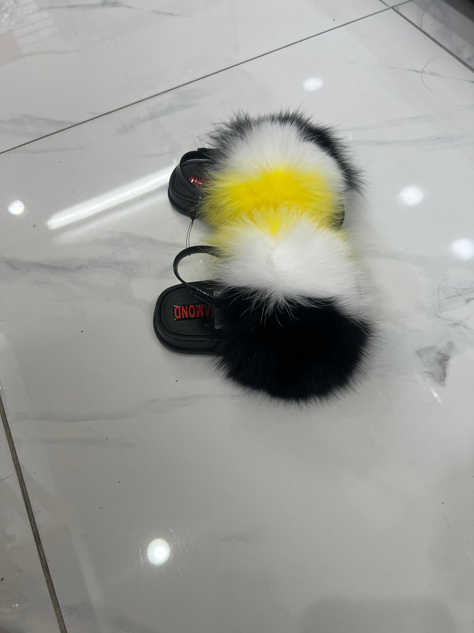 Toddler faux fur slides white-yellow-black