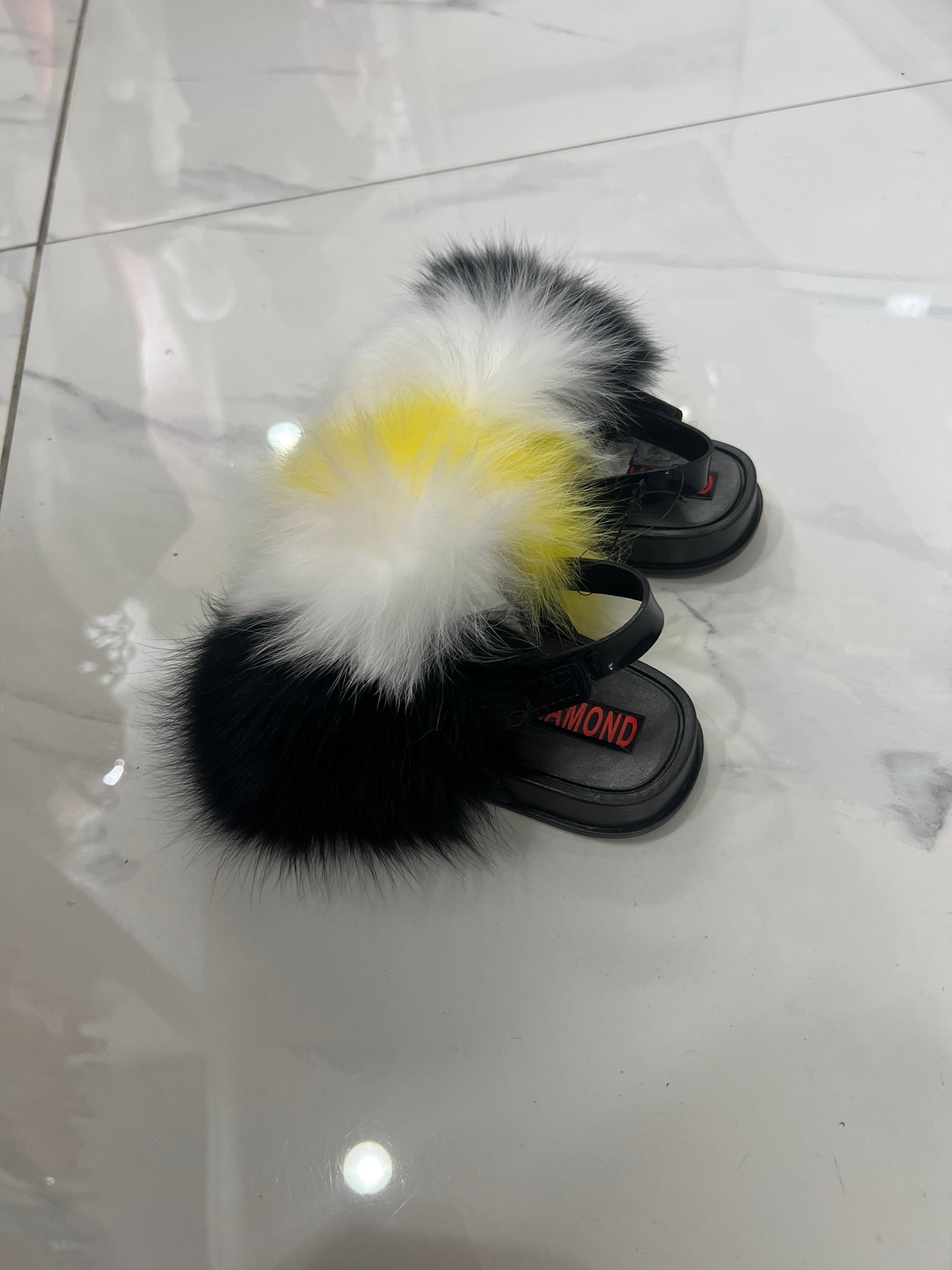Toddler faux fur slides white-yellow-black