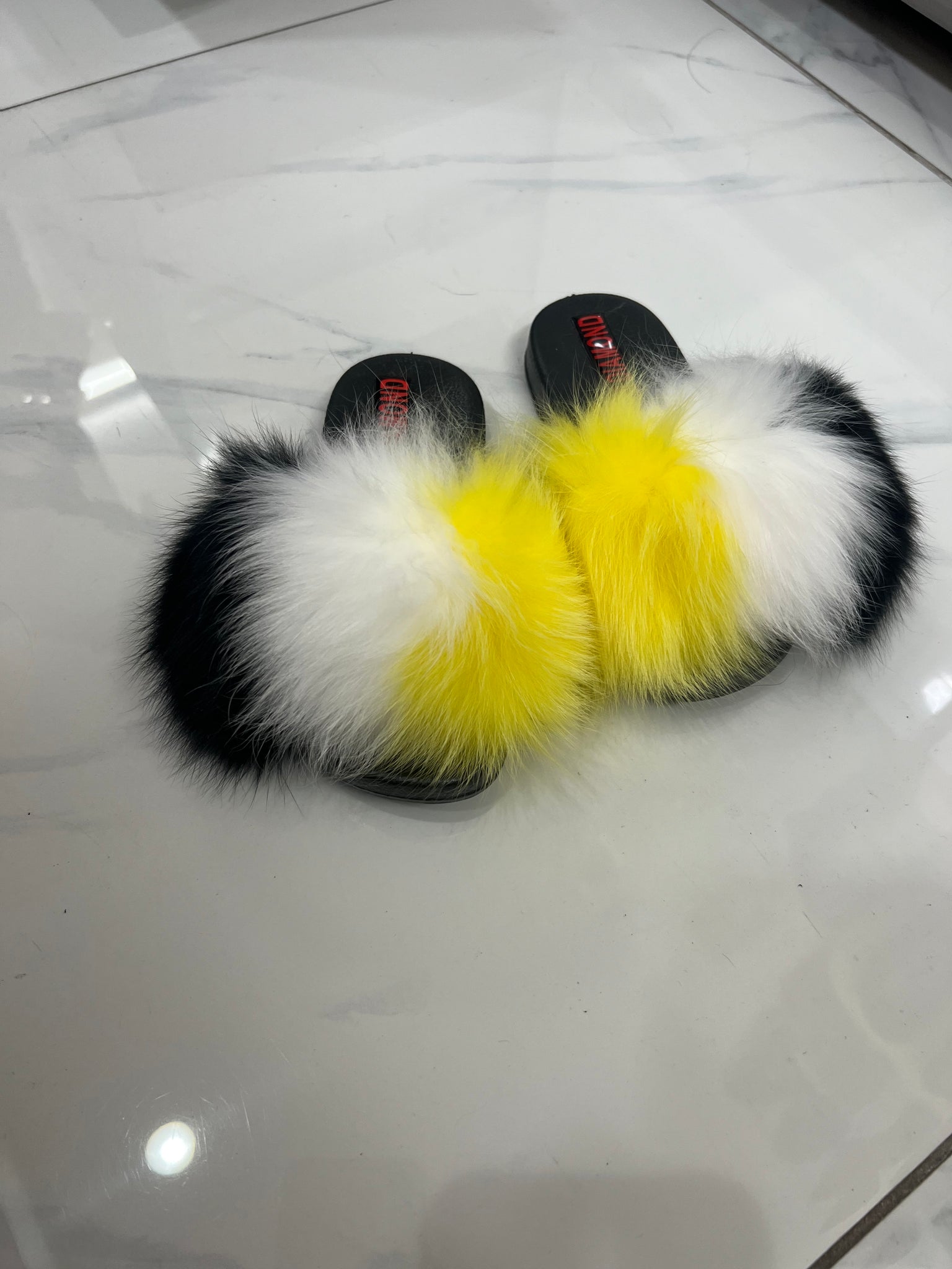 Kids faux fur slides white-yellow-black