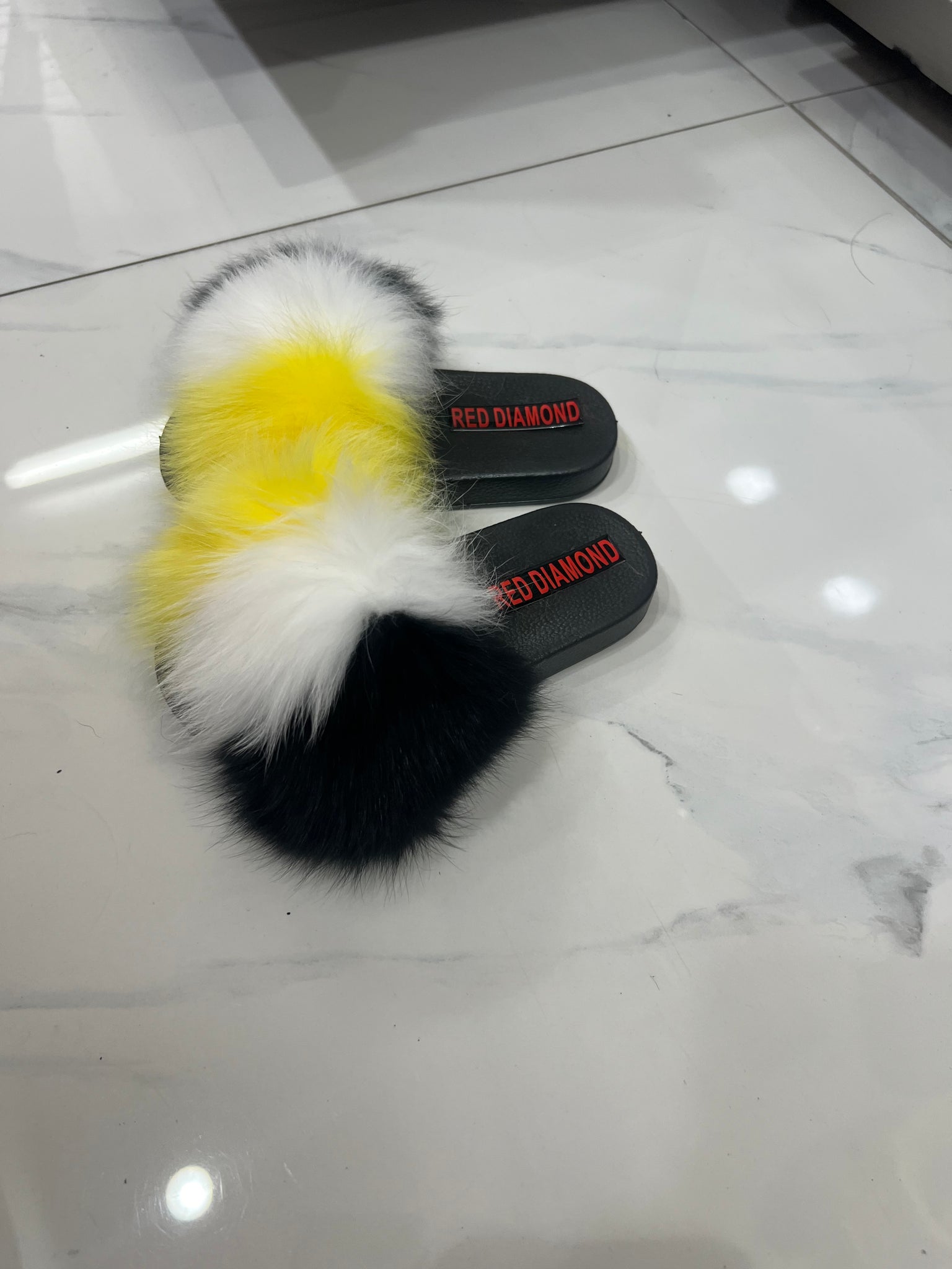 Kids faux fur slides white-yellow-black