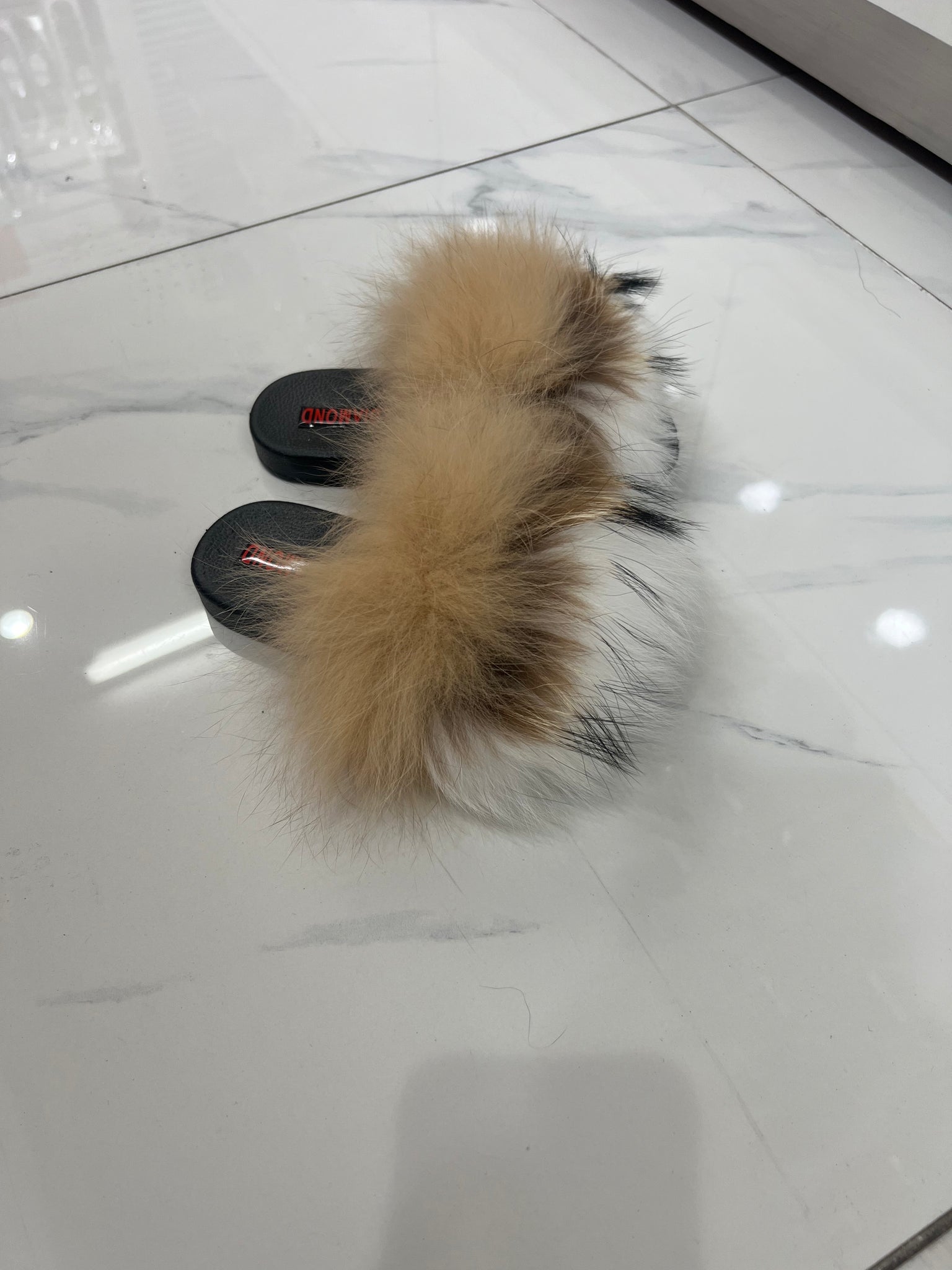 Kids faux fur slides white-cream