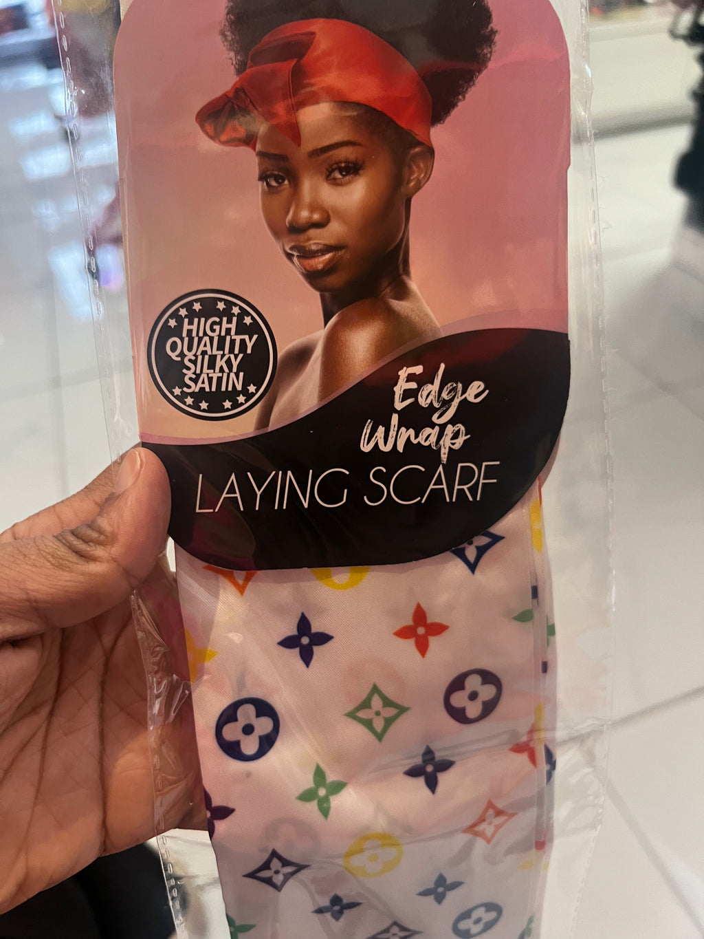 Edge wrap laying scarf