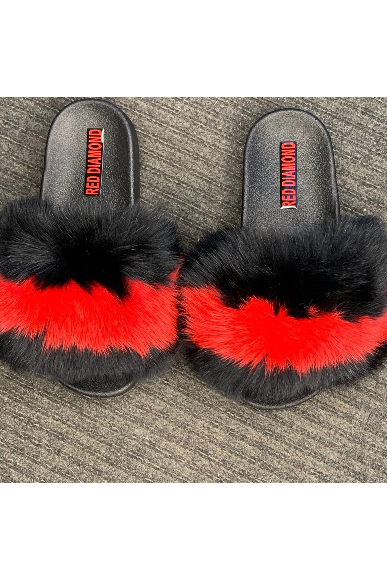 Red-black faux fur slides