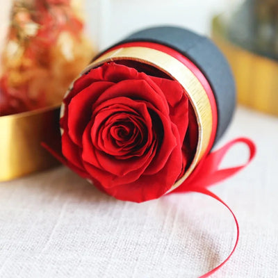 FOREVER ROSES GIFT BOX